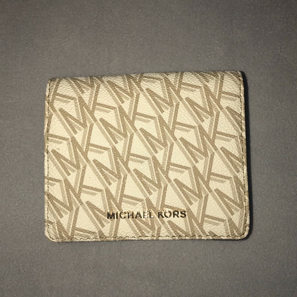 Michael Kors Jet Set Travel Wallet (Acorn colored)